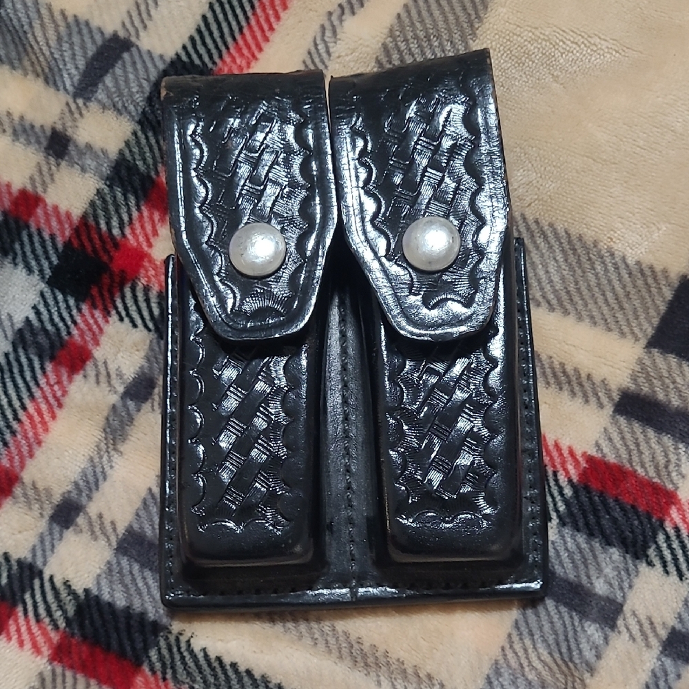 Gould & Goodrich Leather Double Magazine Pouch.